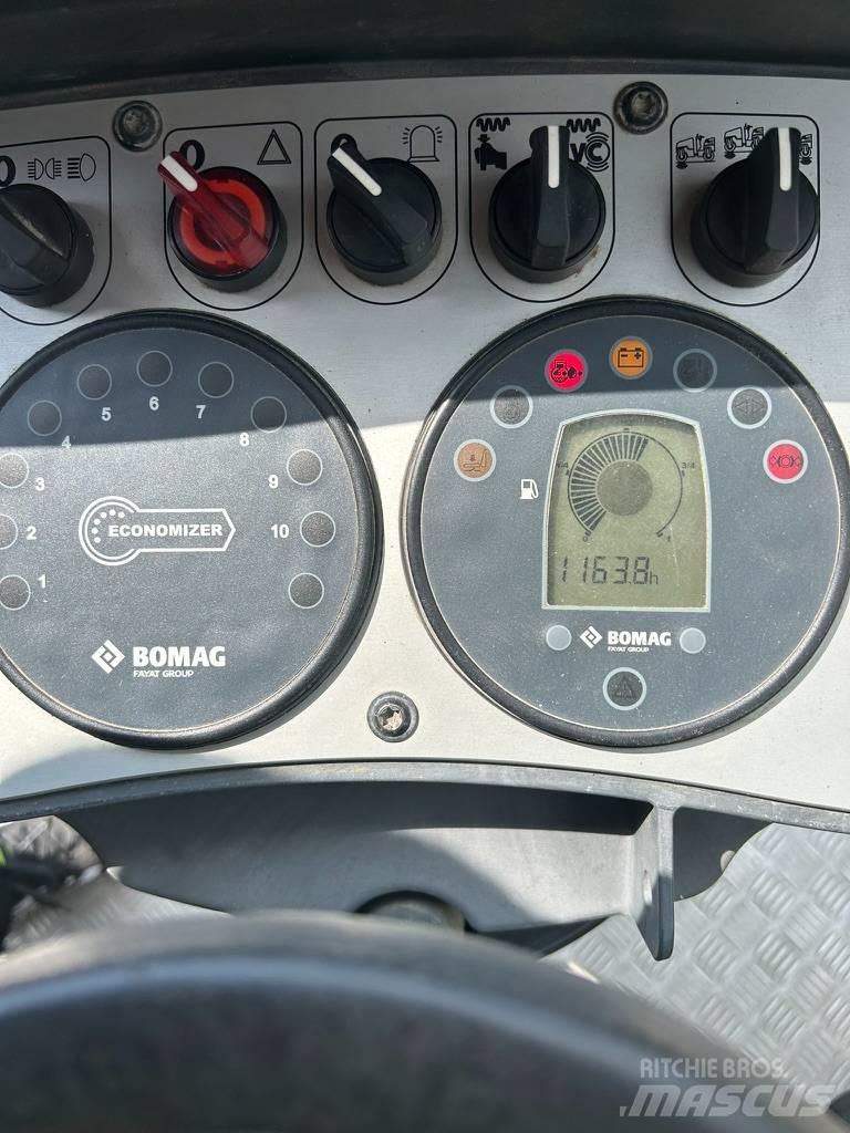 Bomag BW 120 AD-5 Porinių būgnų volai