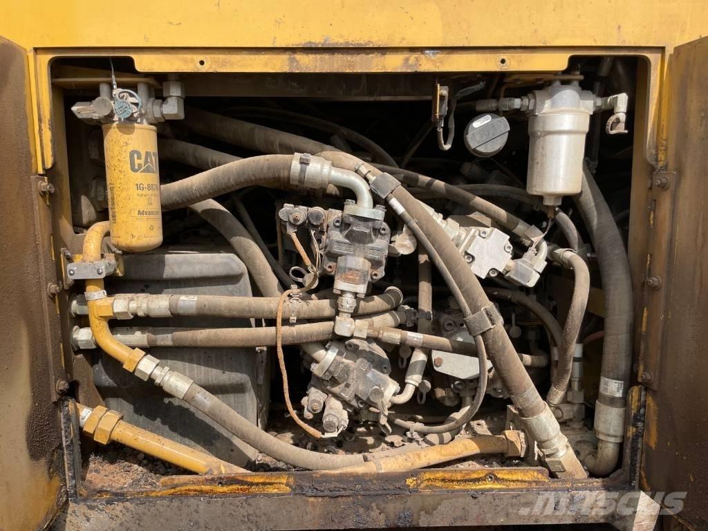 CAT AP555F Asfalto klotuvai