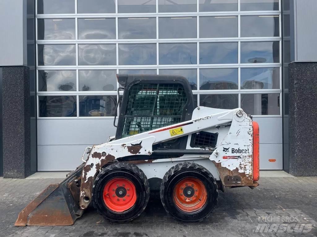 Bobcat S450 Krautuvai su šoniniu pasukimu