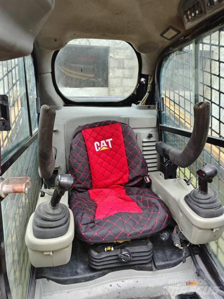 CAT 246C Krautuvai su šoniniu pasukimu