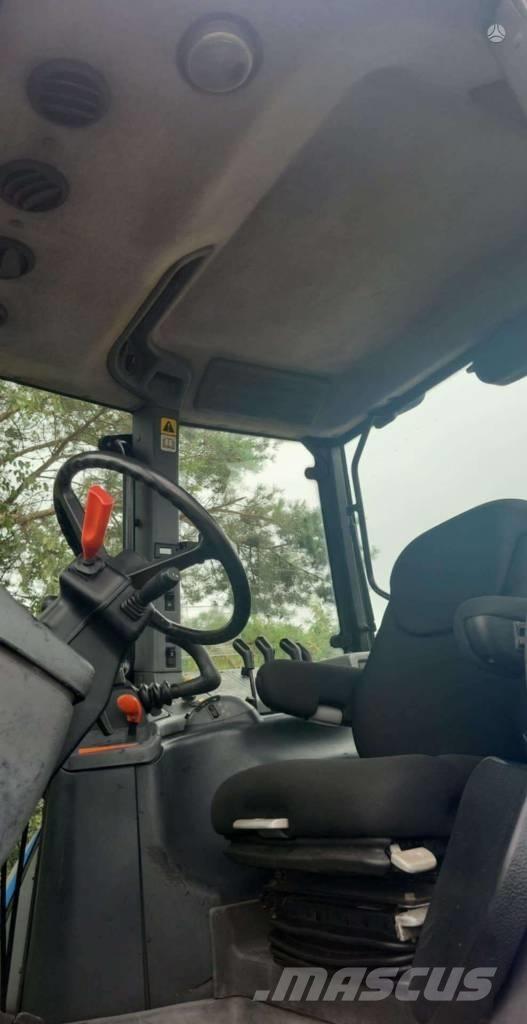 New Holland TM 150 Traktoriai