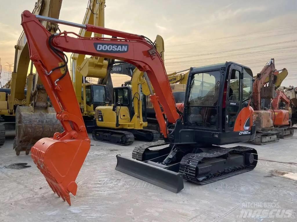 Doosan DX60 Vikšriniai ekskavatoriai