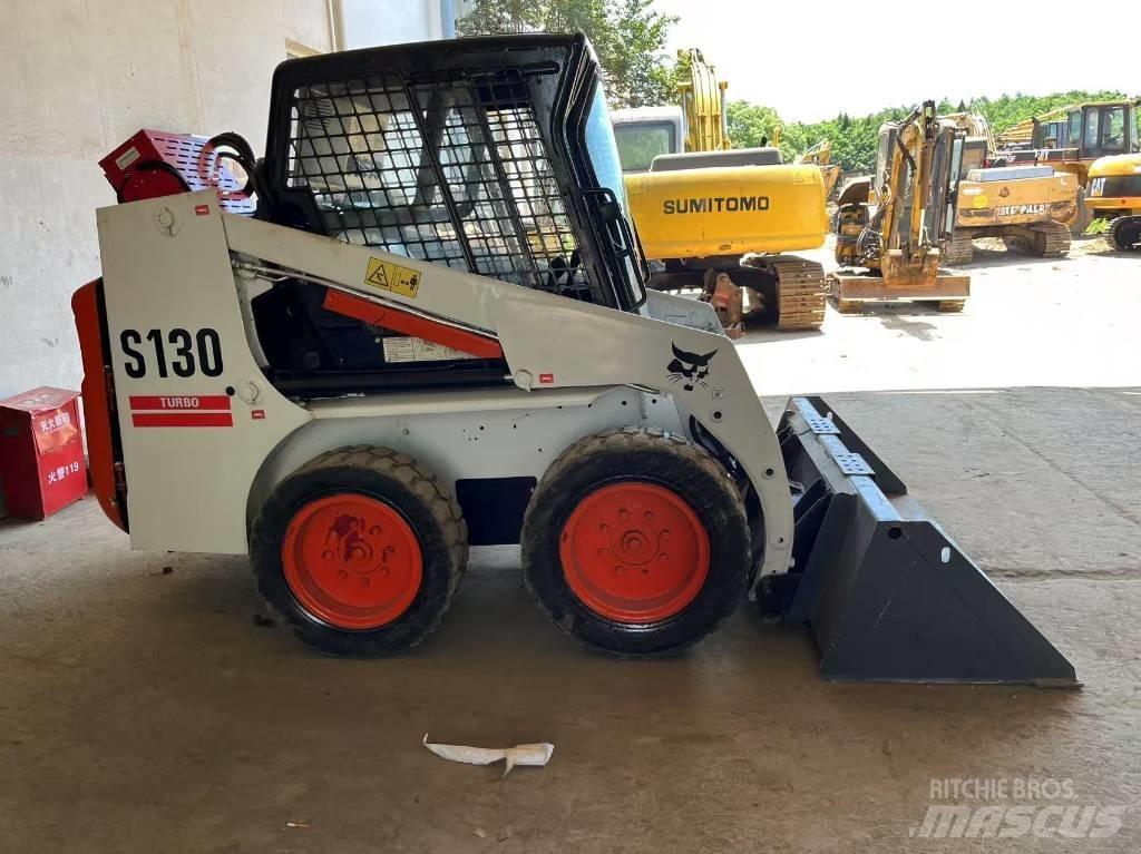 Bobcat S 130 Krautuvai su šoniniu pasukimu