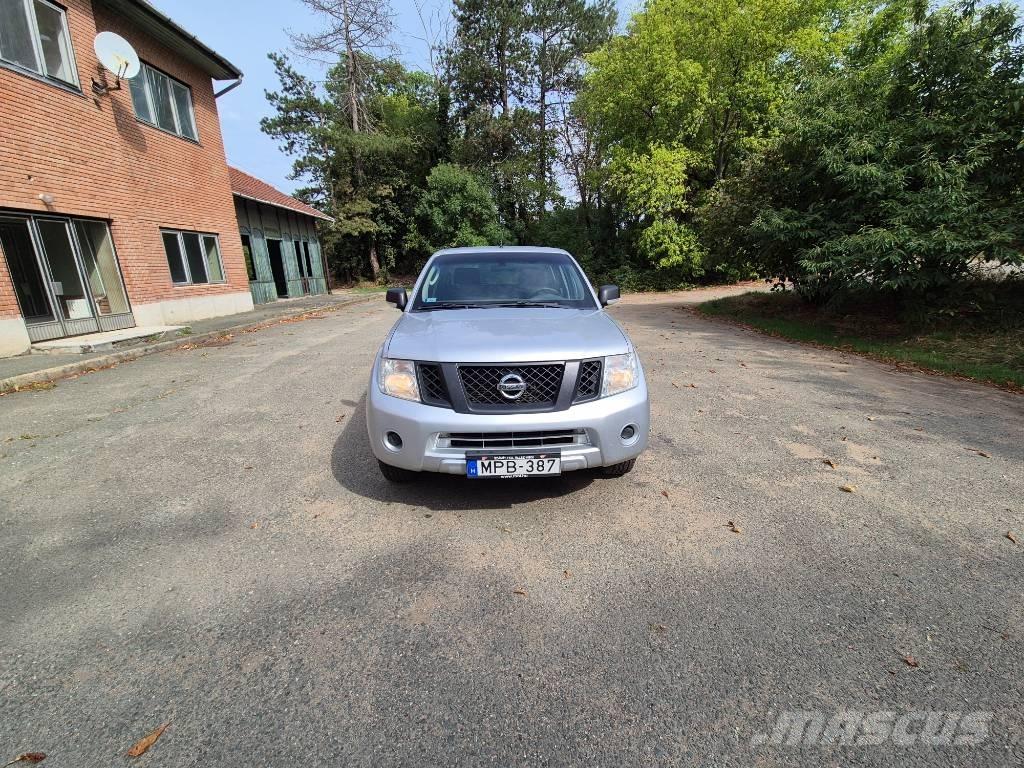 Nissan Navara Pikapai / Bortiniai sunkvežimiai