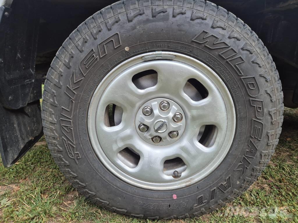 Nissan Navara Pikapai / Bortiniai sunkvežimiai
