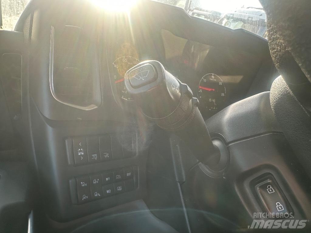 Scania P250 Sunkvežimiai su dengtu kėbulu