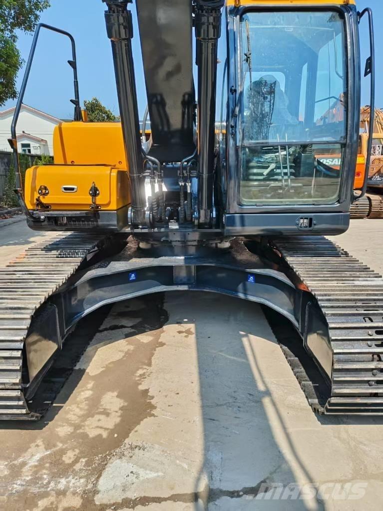 Hyundai R220LC-9S Vikšriniai ekskavatoriai