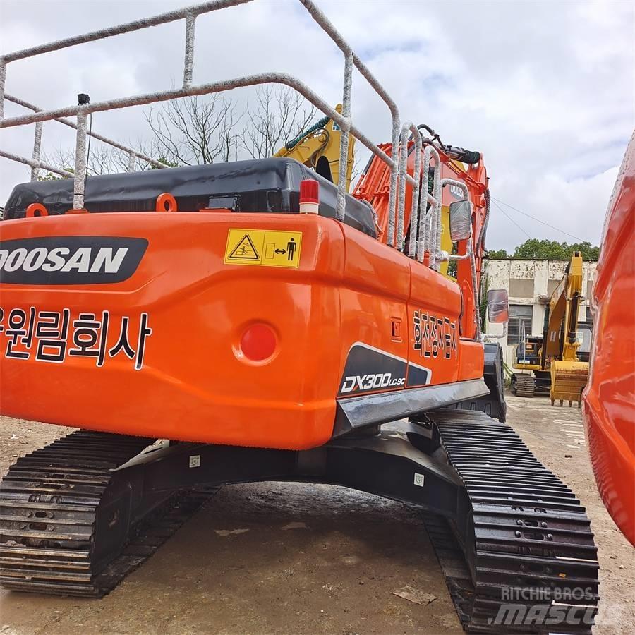 Doosan DX300 Vikšriniai ekskavatoriai