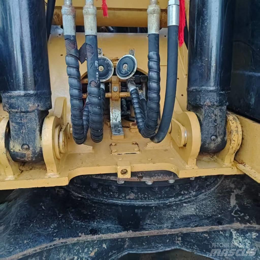 CAT 313 D Vikšriniai ekskavatoriai