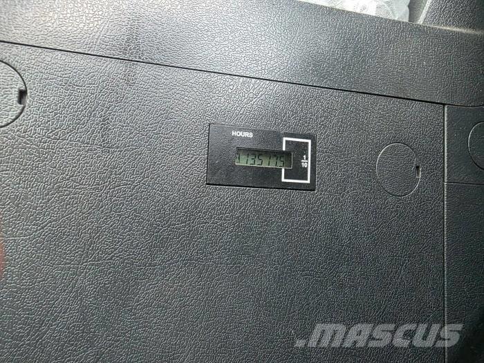 Hyundai HX 300 Vikšriniai ekskavatoriai