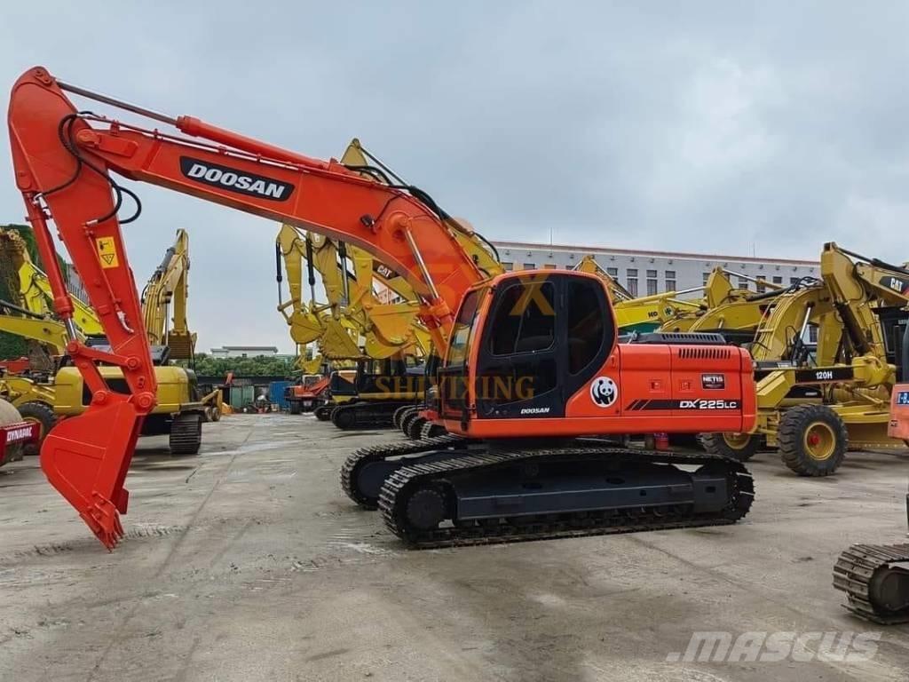Doosan DX 225 LC Vikšriniai ekskavatoriai