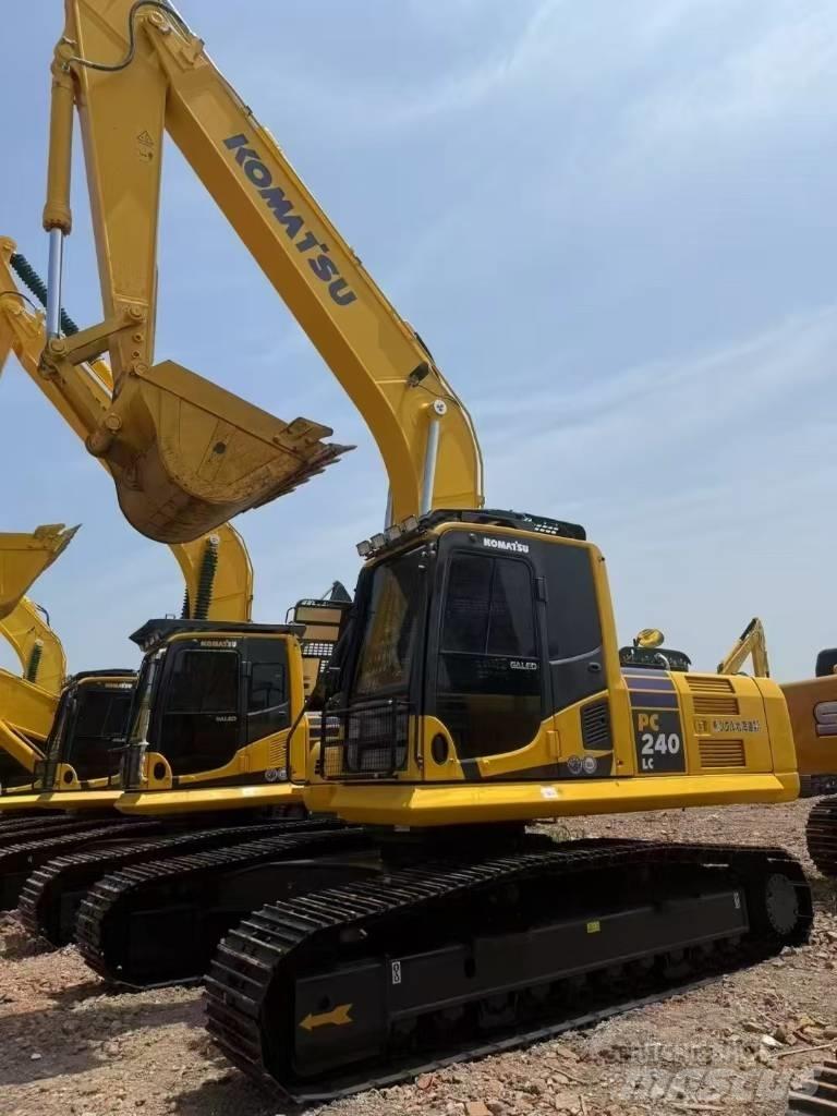 Komatsu 240LC-8 Vikšriniai ekskavatoriai
