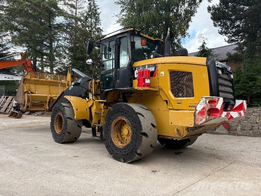 CAT 938 M Naudoti ratiniai krautuvai
