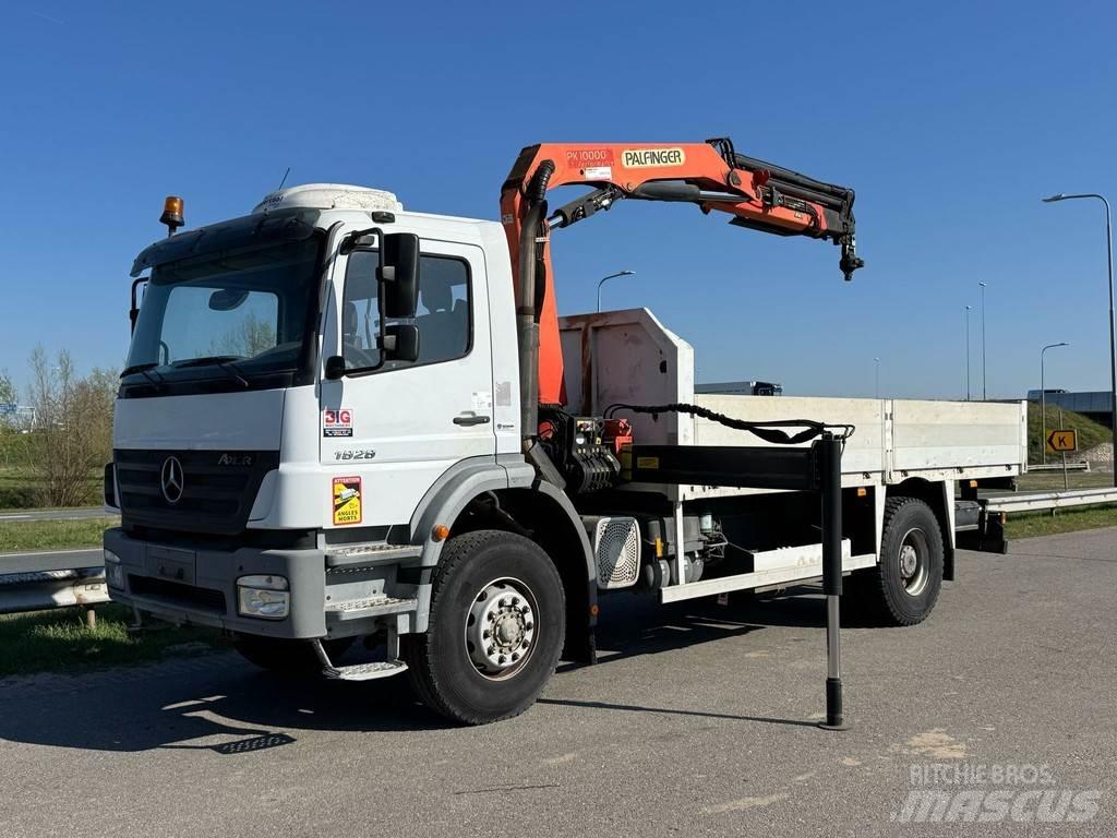 Mercedes-Benz 1828 Savivarčių priekabų vilkikai
