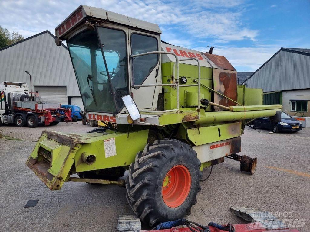 CLAAS 68s Derliaus nuėmimo kombainai
