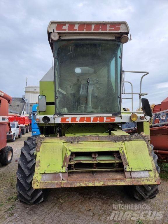 CLAAS 68s Derliaus nuėmimo kombainai