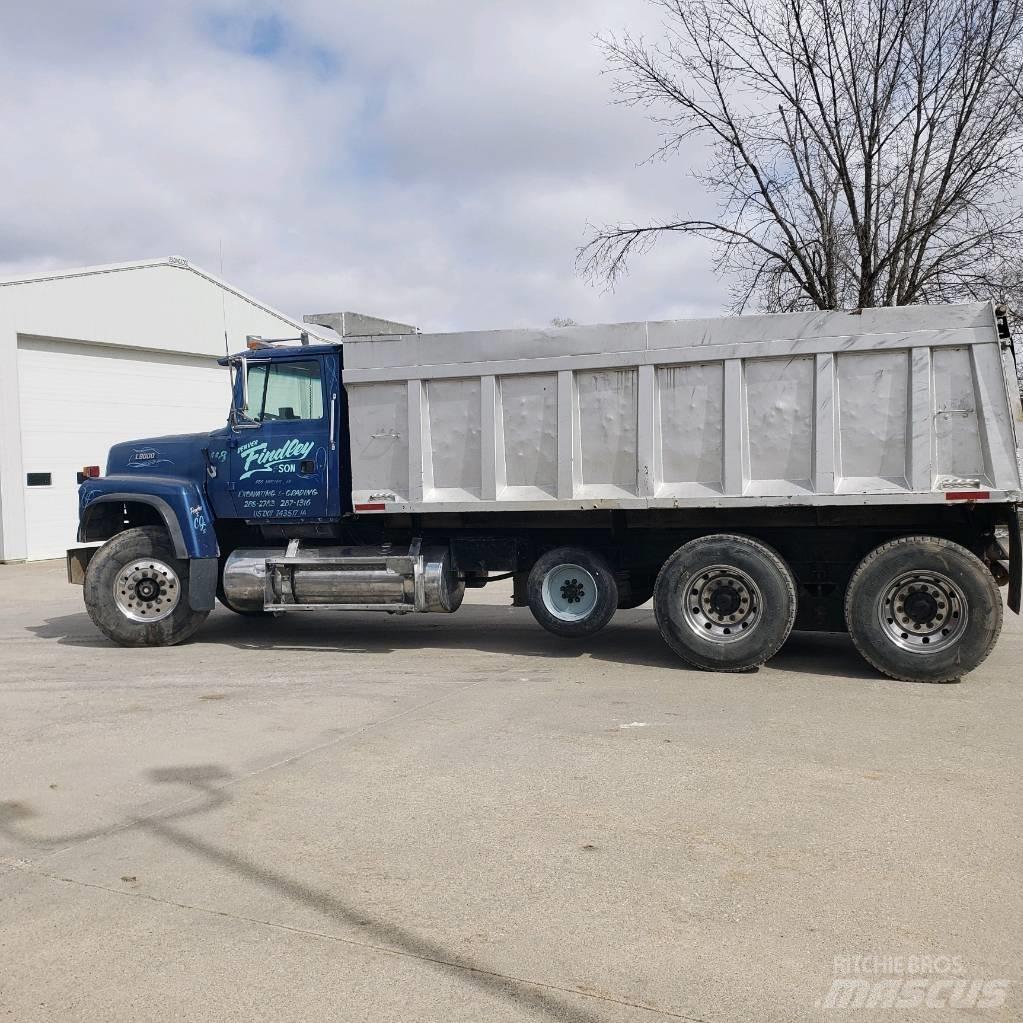 Ford L 9000 Savivarčių priekabų vilkikai