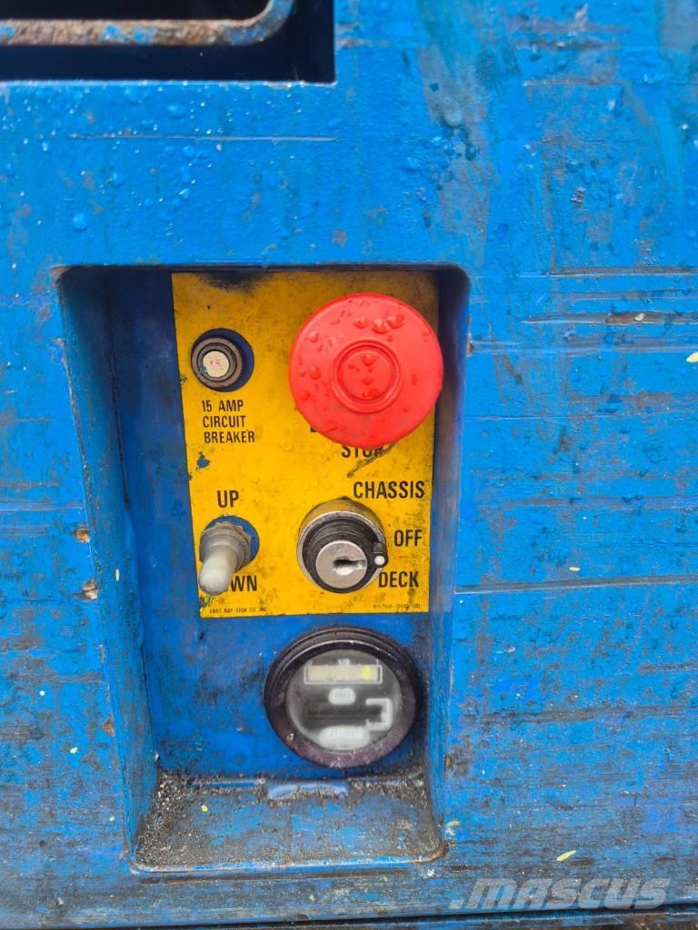 UpRight MX19 Žirkliniai keltuvai