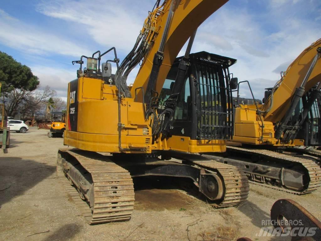 CAT 325 F LCR Vikšriniai ekskavatoriai