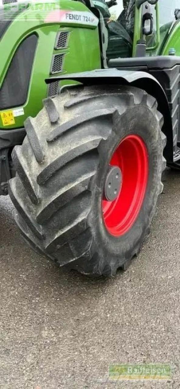 Fendt 724 vario Traktoriai