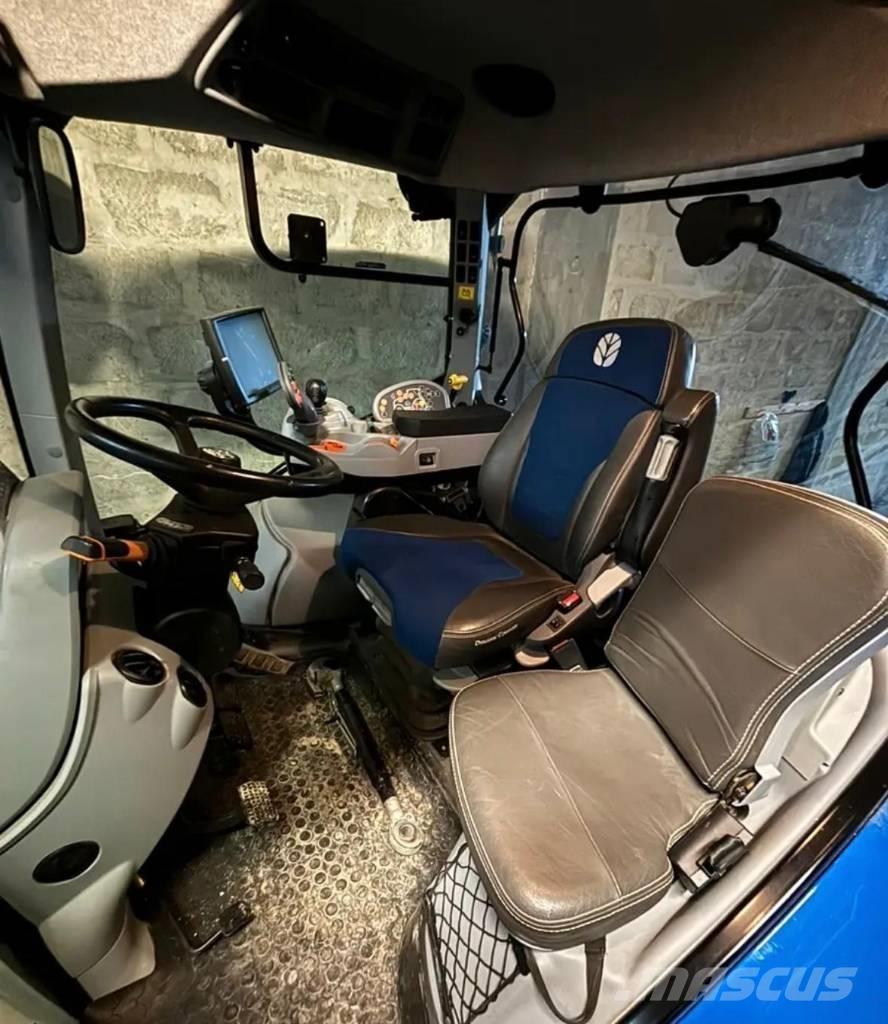 New Holland T 7.225 Traktoriai