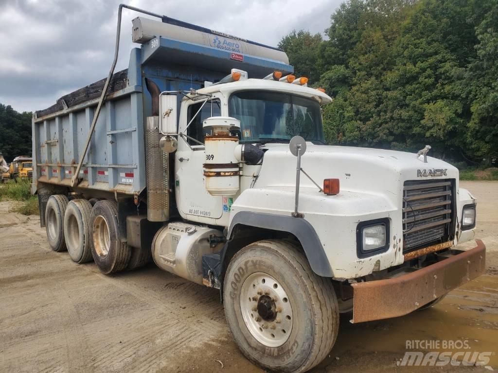 Mack RD688s Savivarčių priekabų vilkikai