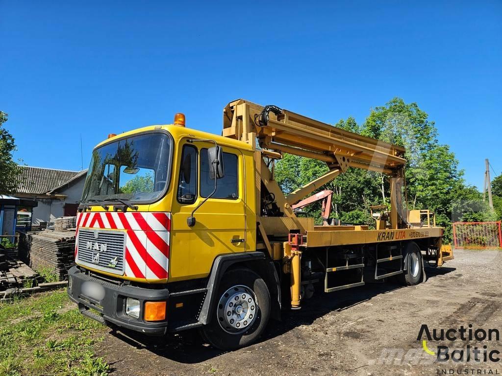 MAN M90 Ant vilkikų montuojamos kėlimo platformos