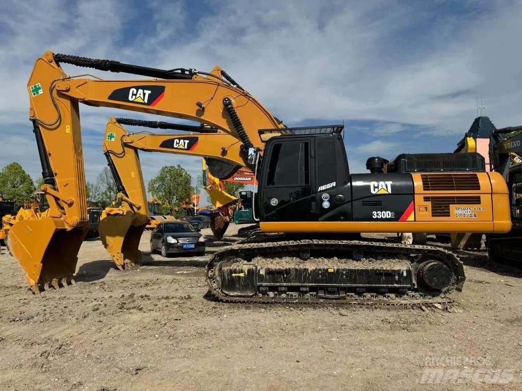 CAT 330 D2 Vidutinės galios ekskavatoriai 7-12 t