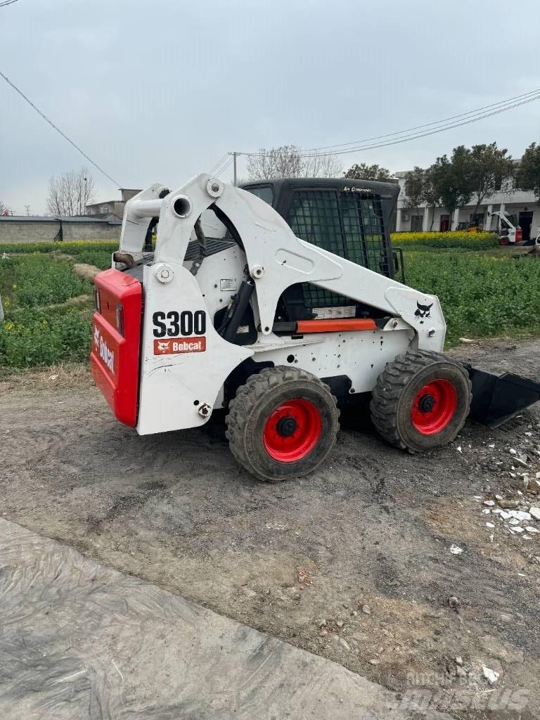 Bobcat S 330 Krautuvai su šoniniu pasukimu