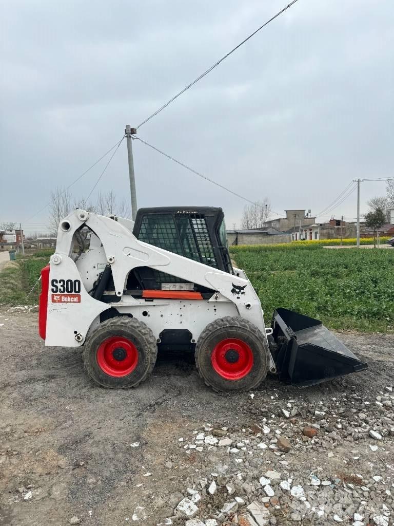 Bobcat S 330 Krautuvai su šoniniu pasukimu
