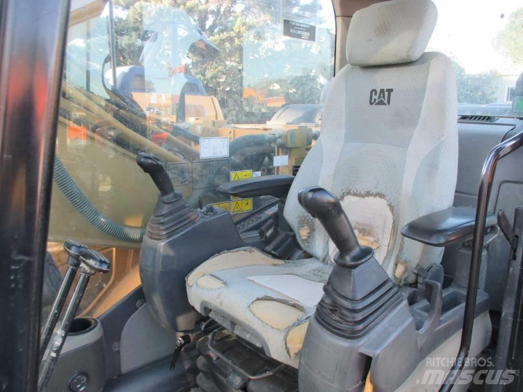 CAT 323 D L Vikšriniai ekskavatoriai