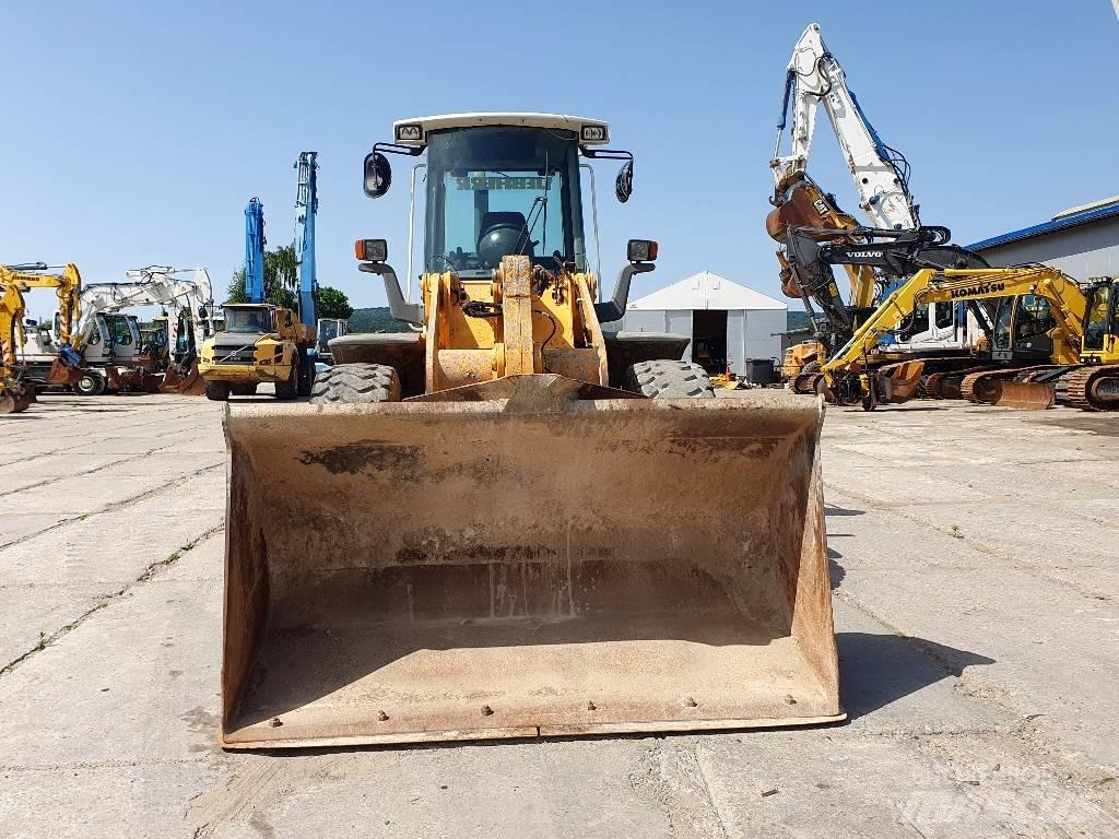 Liebherr L 538 Naudoti ratiniai krautuvai