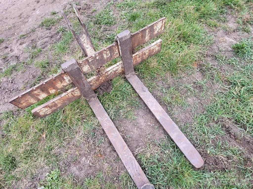 Schaeff SKL 700 Naudoti ratiniai krautuvai
