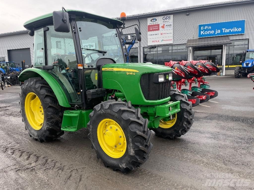 John Deere 5055 E Traktoriai