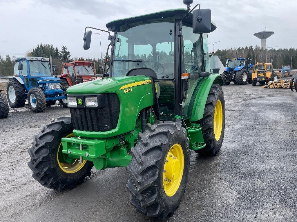 John Deere 5055 E Traktoriai