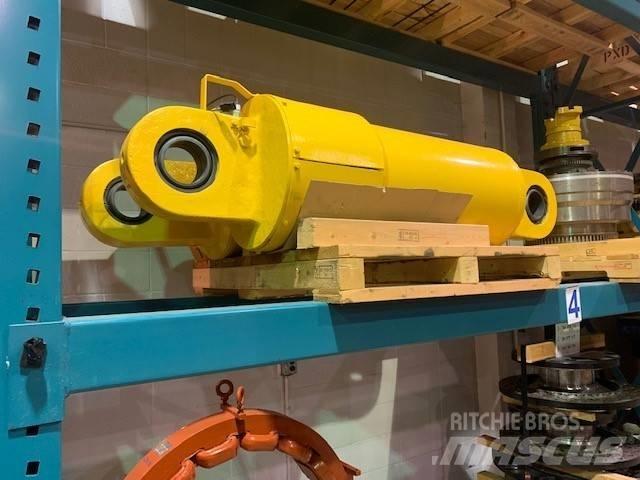 Komatsu 830 E Karjeriniai savivarčiai