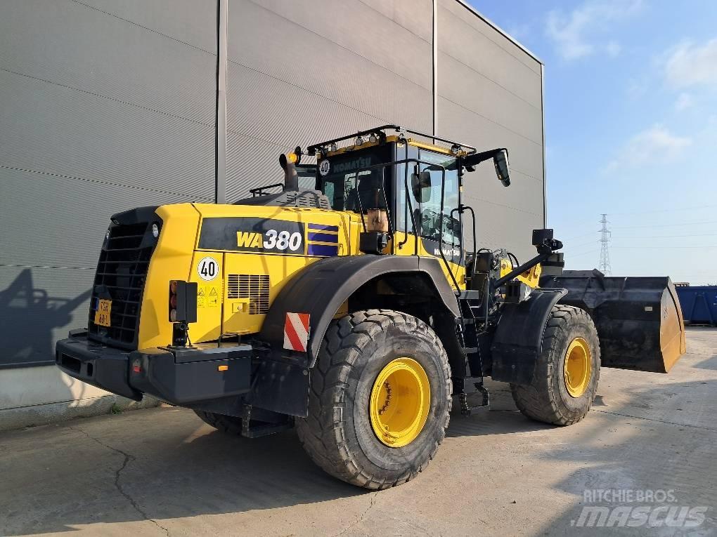 Komatsu WA380-8E0 Naudoti ratiniai krautuvai