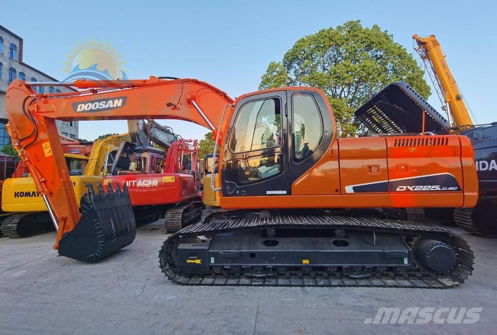 Doosan DX 225 LC Vikšriniai ekskavatoriai