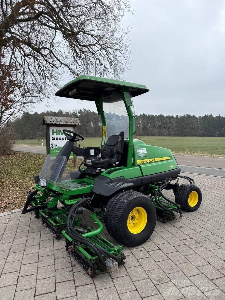 John Deere 8700 A Savaeigės žoliapjovės