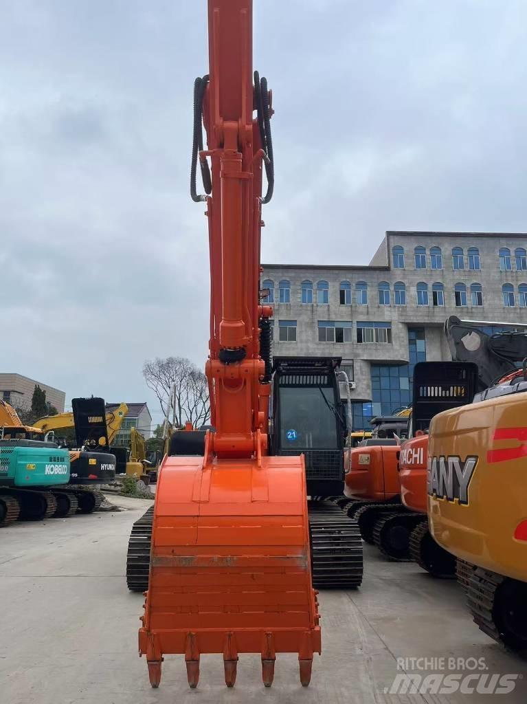 Hitachi ZX 200 Vikšriniai ekskavatoriai