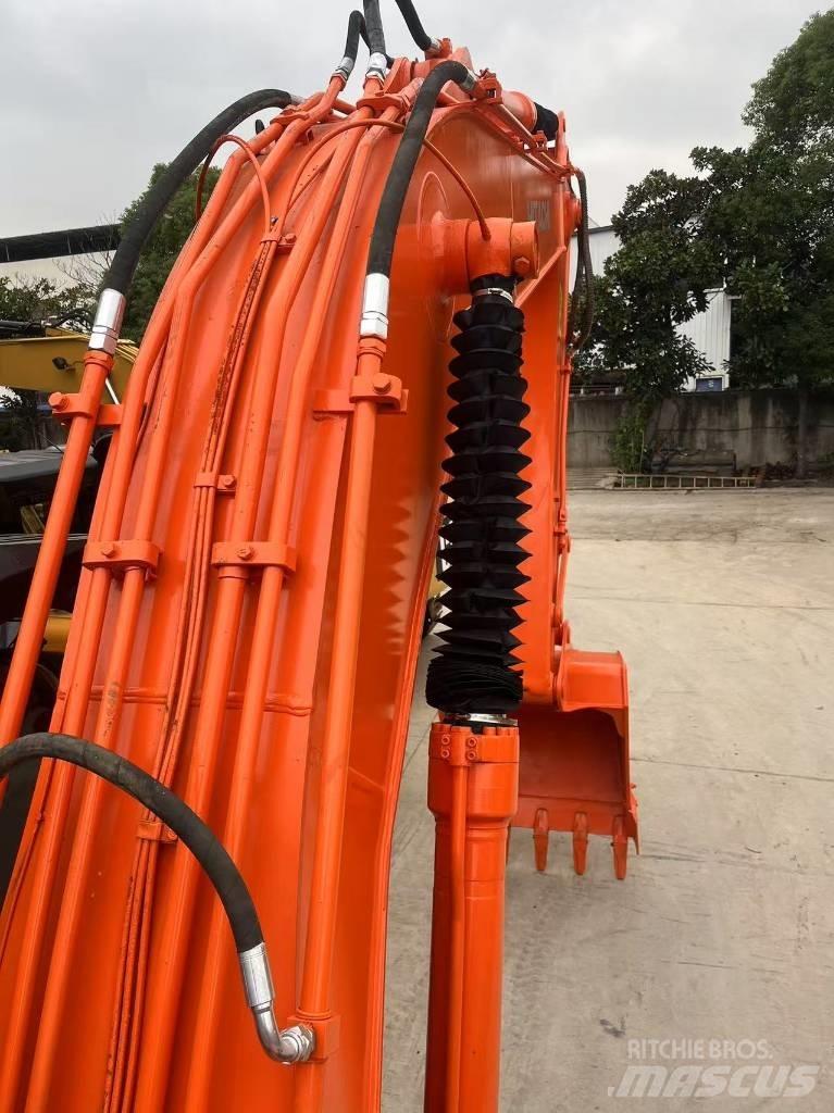 Hitachi ZX 200 Vikšriniai ekskavatoriai