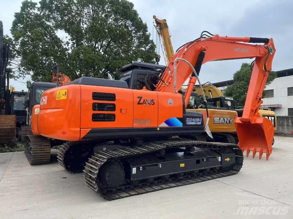 Hitachi ZX 200 Vikšriniai ekskavatoriai