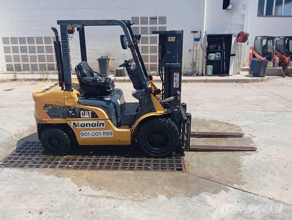 CAT DP 30 NT Dyzeliniai krautuvai