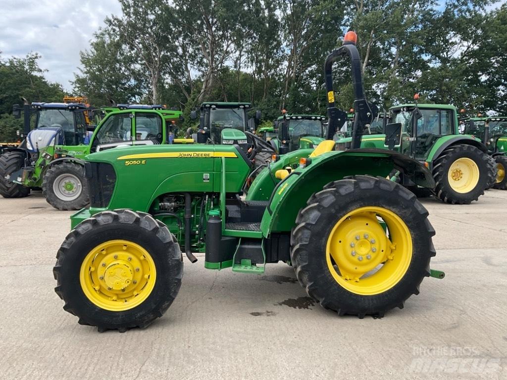 John Deere 5050E Traktoriai