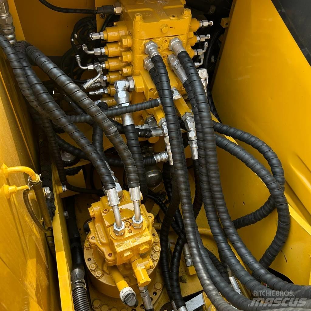 Komatsu 110 Vikšriniai ekskavatoriai