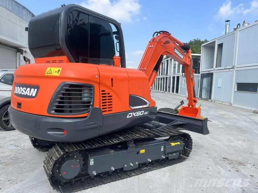 Doosan DX 60 Vikšriniai ekskavatoriai