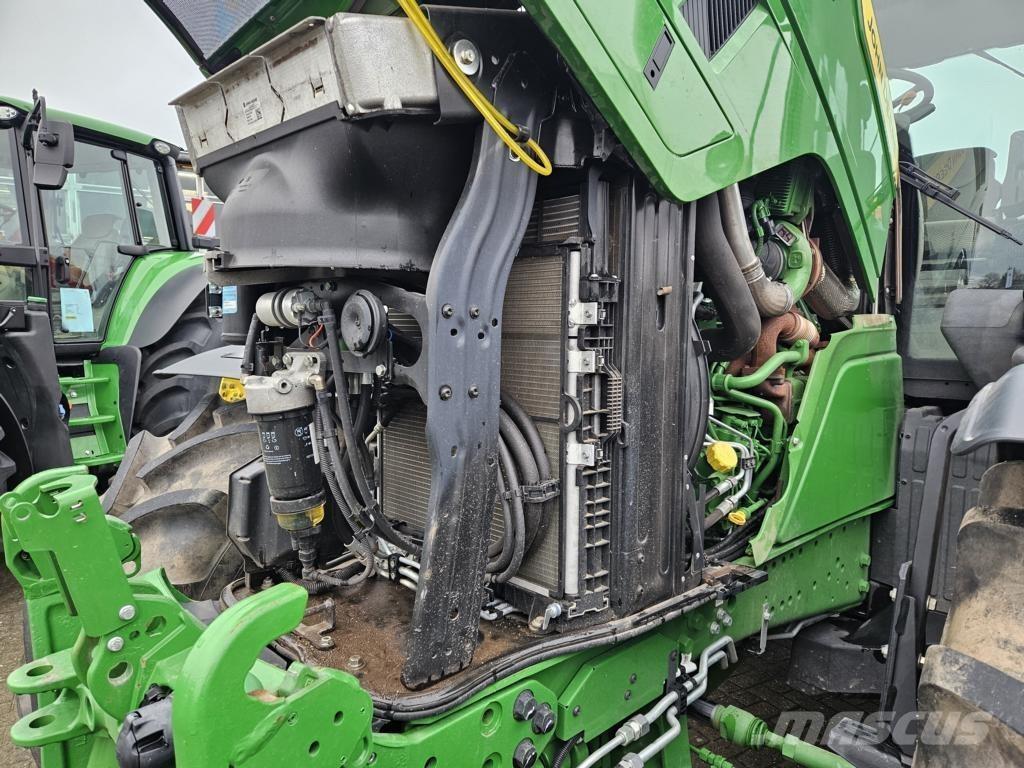 John Deere 6R215 Traktoriai