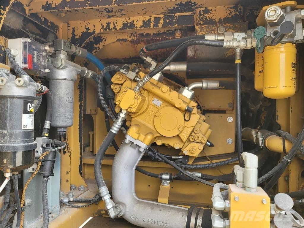 CAT 330FL Vikšriniai ekskavatoriai