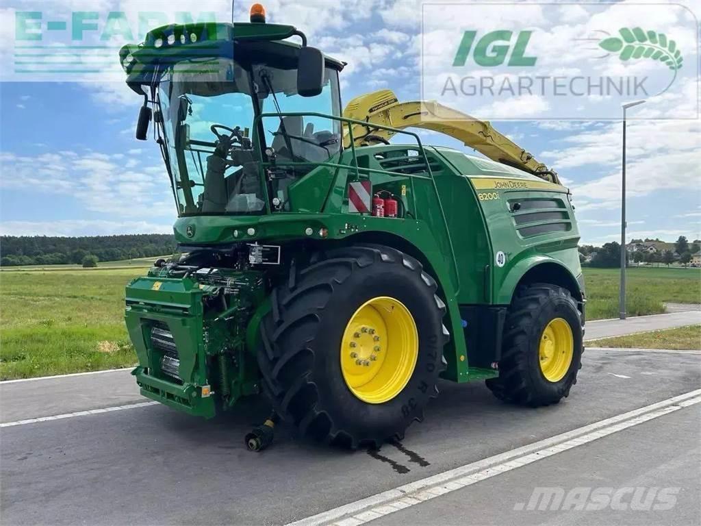 John Deere 8200 i Pašarų ruošimo technika