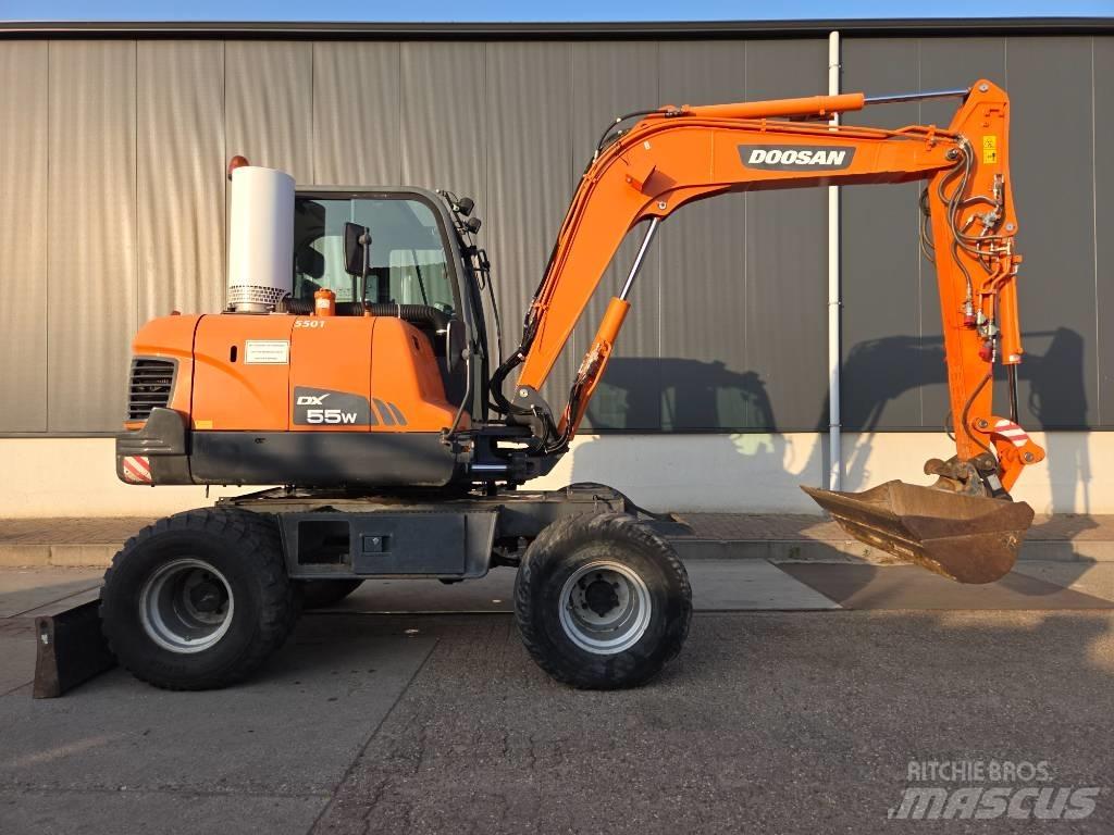 Doosan DX 55 W Ratiniai ekskavatoriai